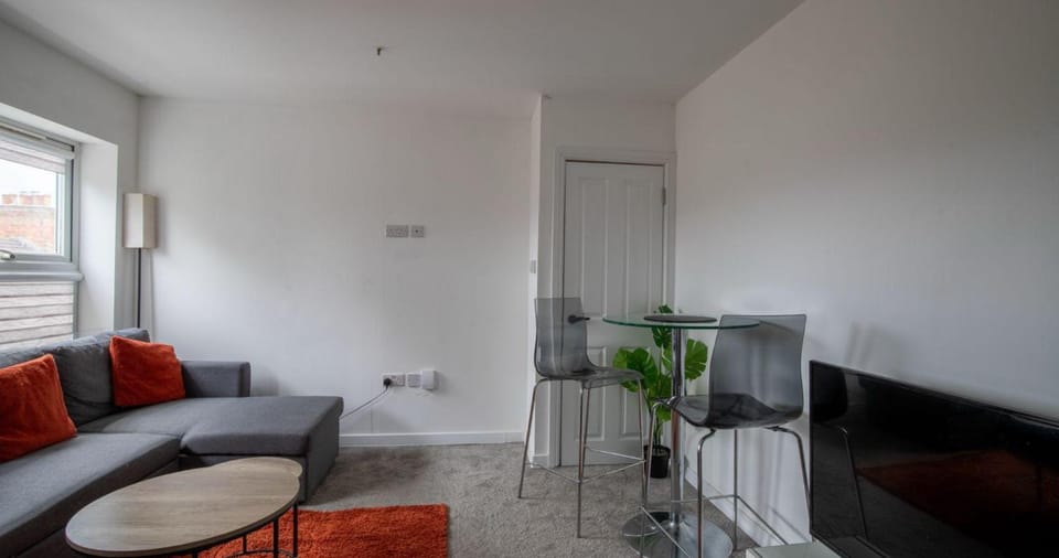 TV and multimedia, Living room, Seating area, Evening entertainment