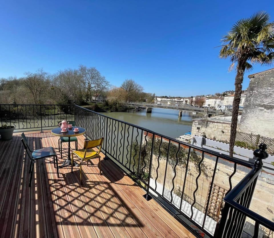 Patio, Natural landscape, View (from property/room), Balcony/Terrace, Dining area, River view