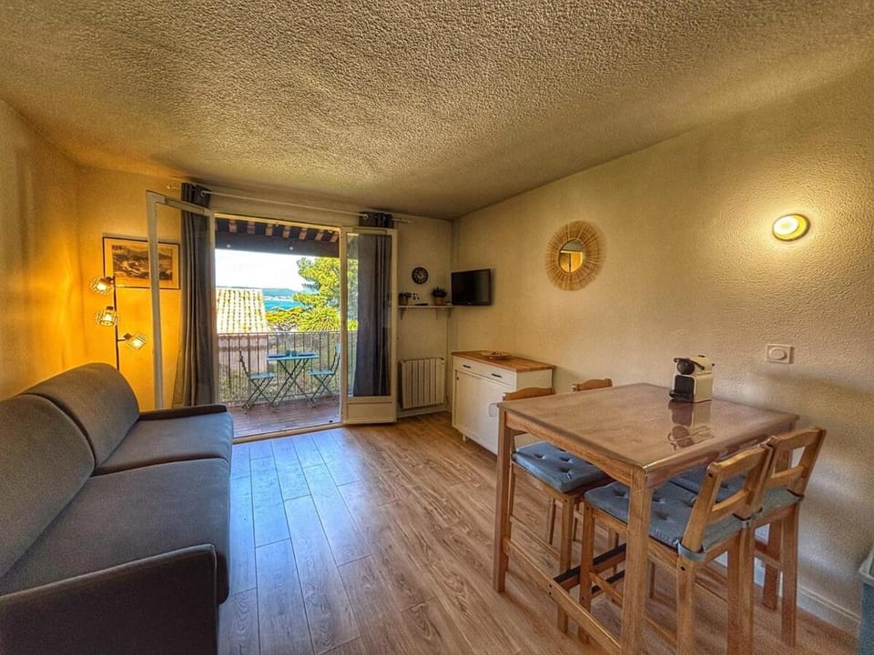 Evasion en bord de mer - La Madrague, Saint-Cyr-sur-Mer Apartment in La Cadière-d'Azur