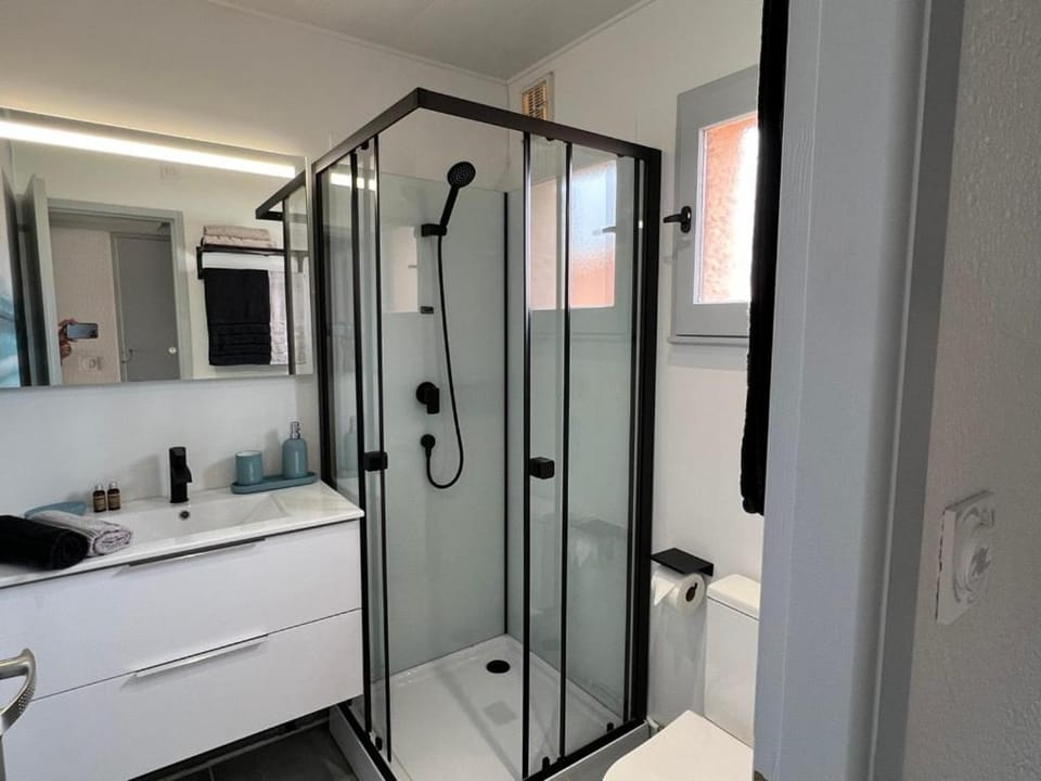 Studio cosy balcon sud - plage naturiste 75 m Apartment in Leucate