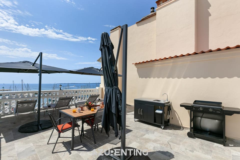 Azurenting - vue sur le port - roof top 3 Apartment in Antibes