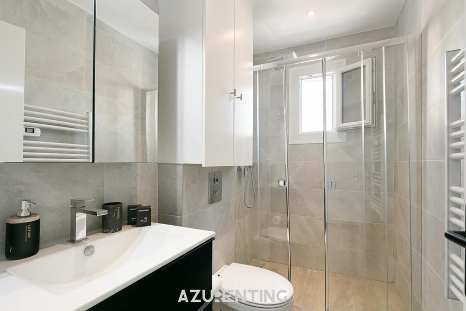 Azurenting - vue sur le port - roof top 3 Apartment in Antibes