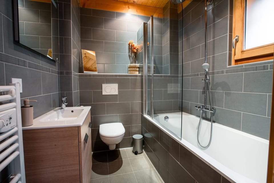 Bathroom, Living room