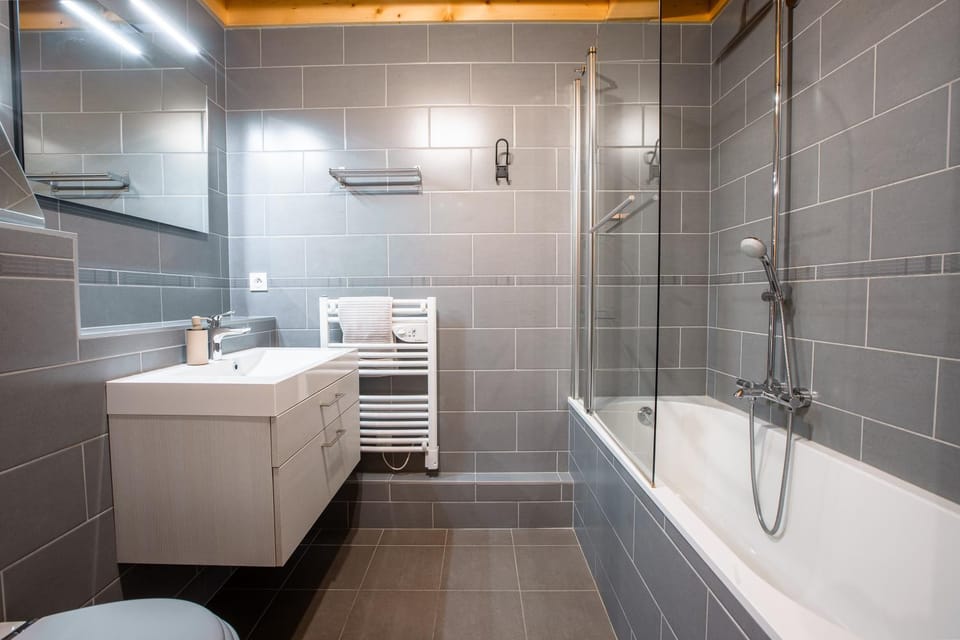 Bathroom, Living room
