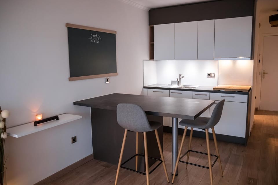 Dining area, pet friendly