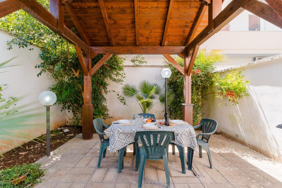 Patio, Dining area