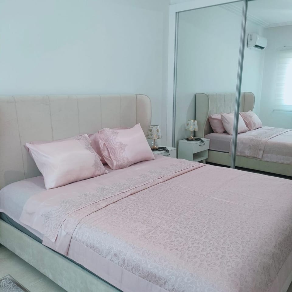 Bed, Photo of the whole room