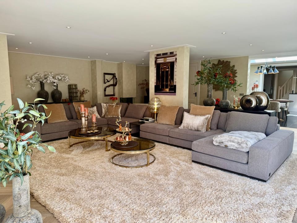 Living room, Seating area