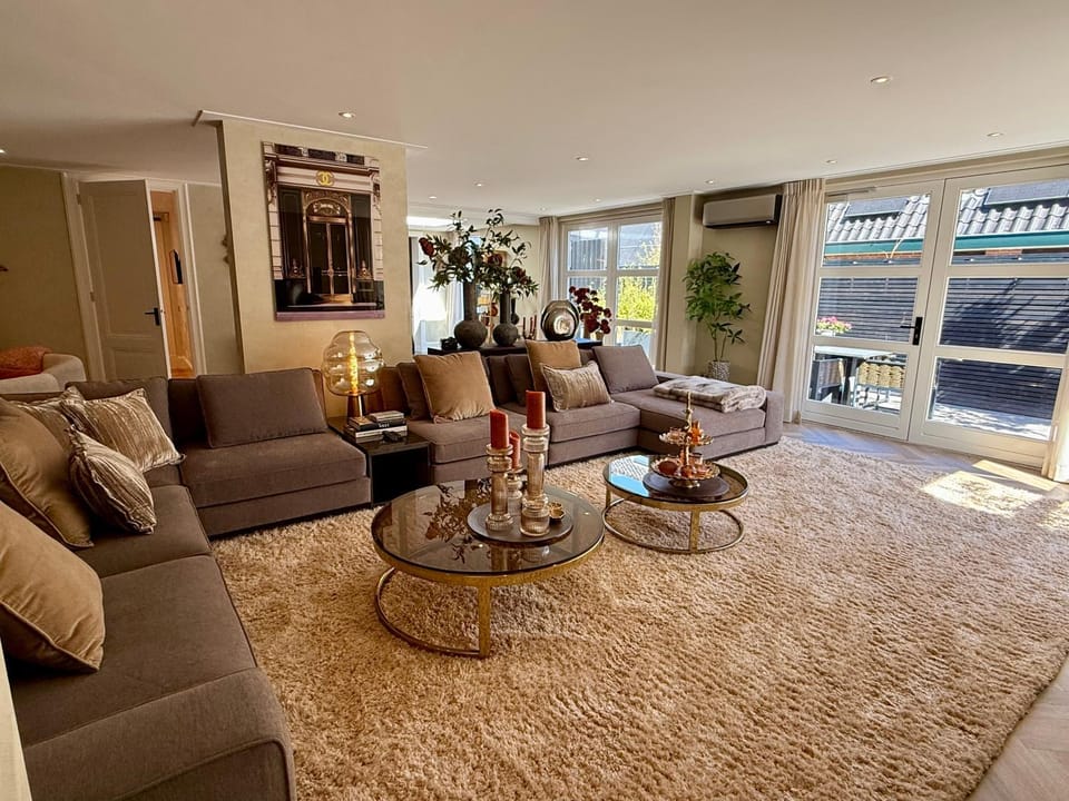 View (from property/room), Balcony/Terrace, Living room, Seating area