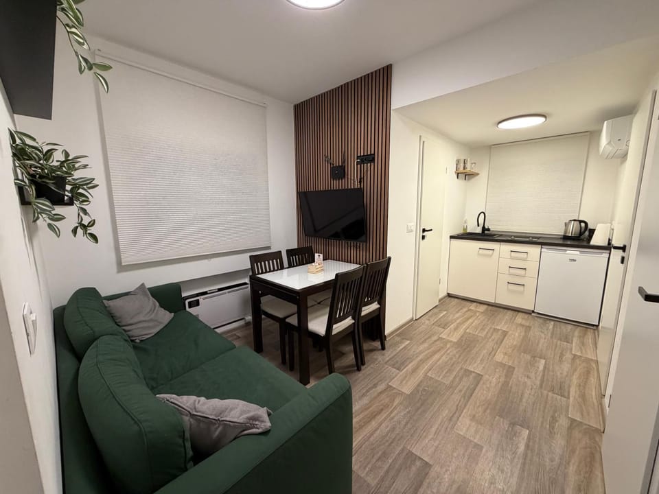 TV and multimedia, Living room, Dining area, internet
