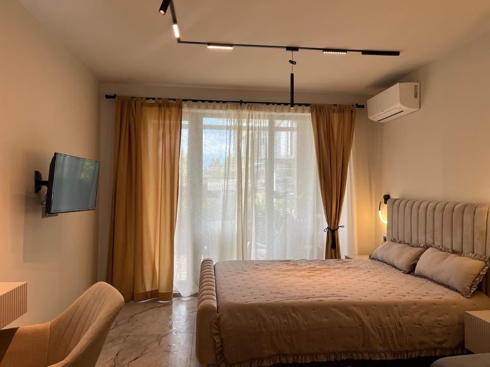 Bed, Photo of the whole room, air conditioner
