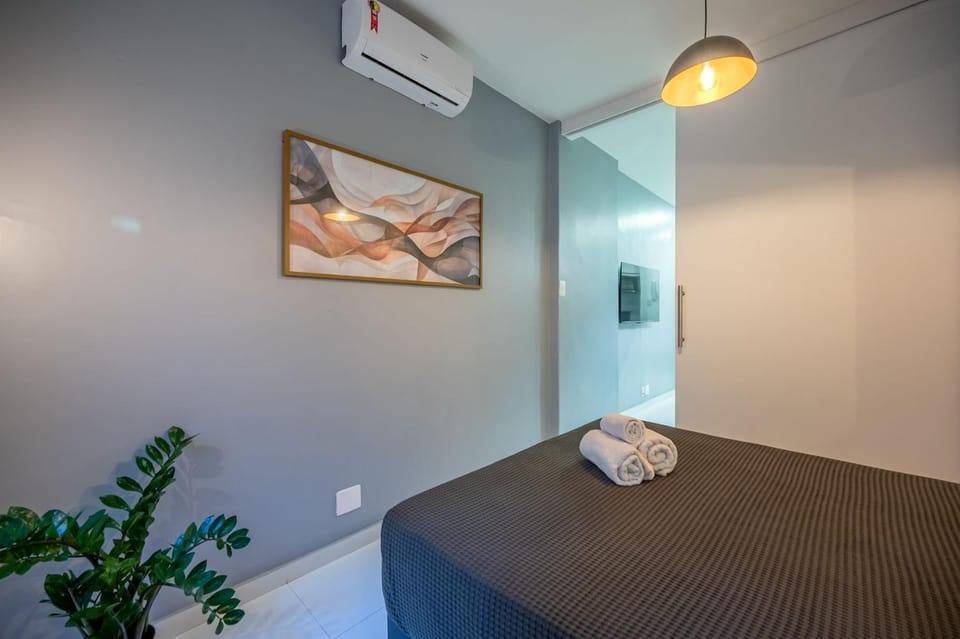 Bed, Photo of the whole room, Bedroom, air conditioner