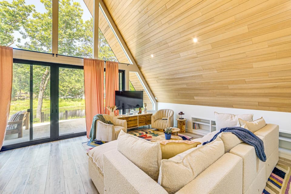 A-Frame Cabin w/ Deck Near Cedar Creek Lake Cabin in Cedar Creek Reservoir