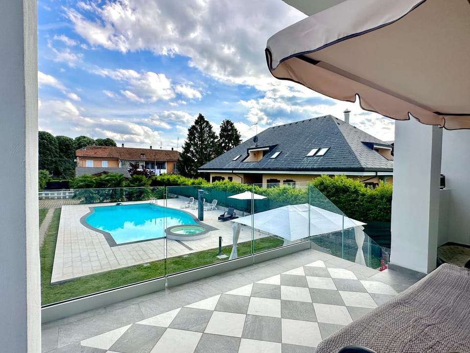 Balcony/Terrace, Pool view, Swimming pool