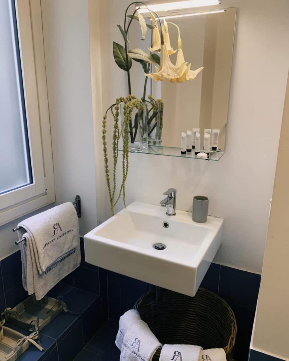 Bathroom, towels
