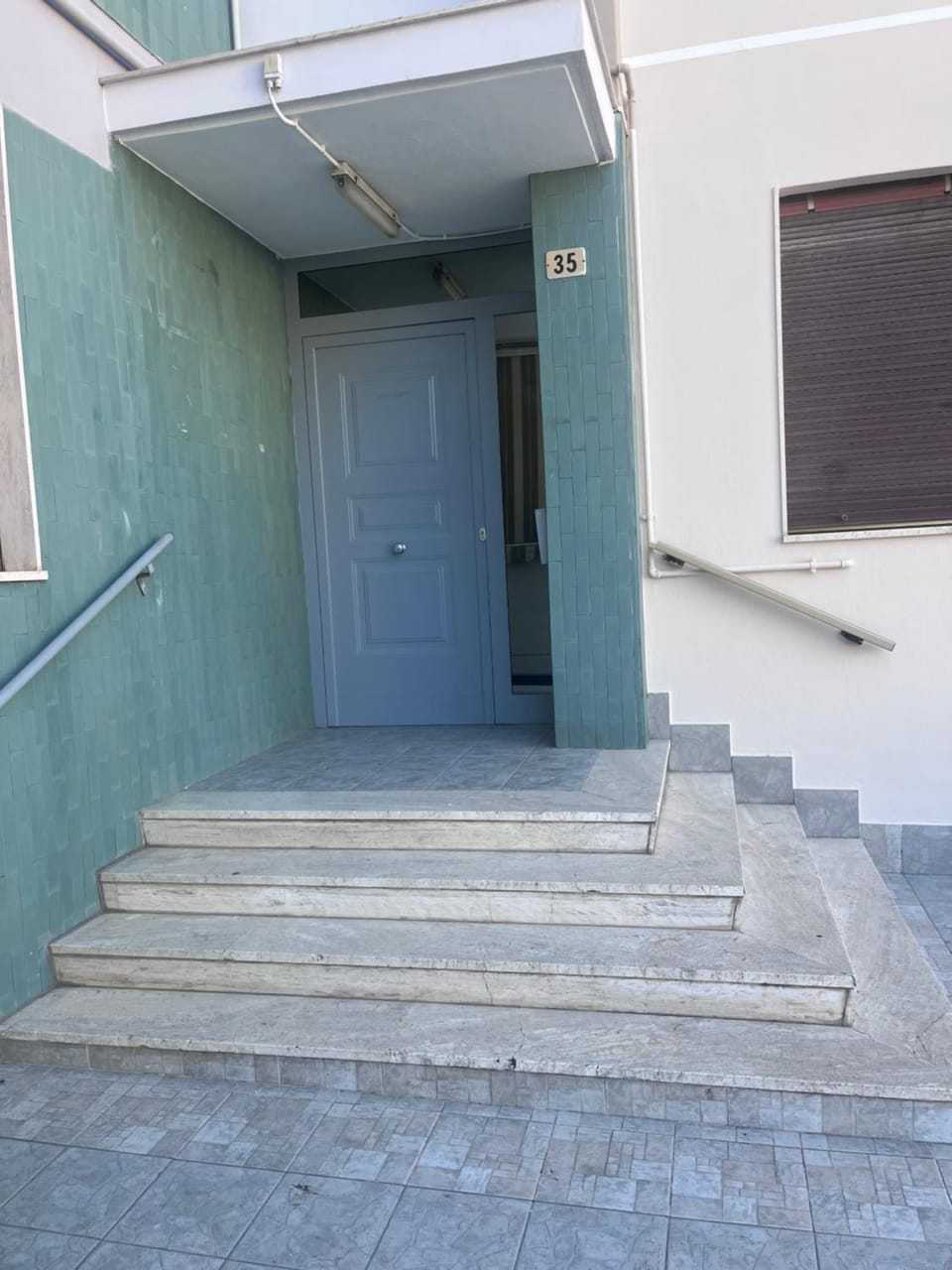 Facade/entrance
