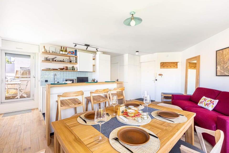 GuestReady - Sunny Chic Retreat with Balcony Apartment in Paris
