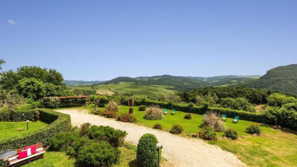 Luxury Podere Colonica- Privacy, Exclusive View Villa in Volterra