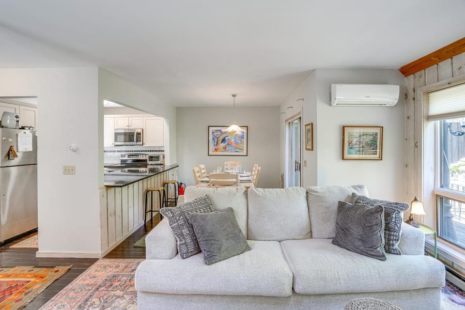 Ski, Hike & More: Year-Round Gem in Windham House in Windham