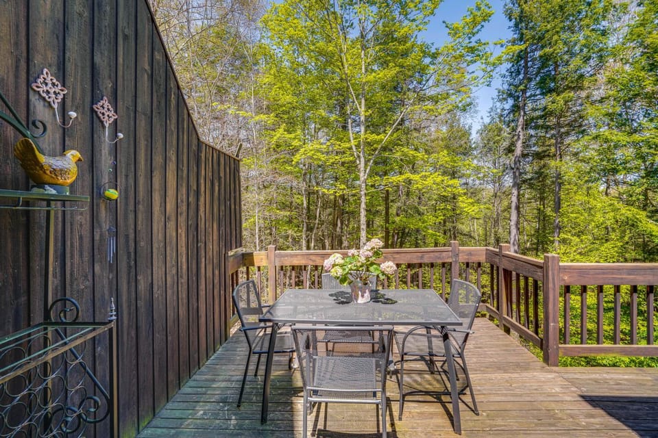Ski, Hike & More: Year-Round Gem in Windham House in Windham
