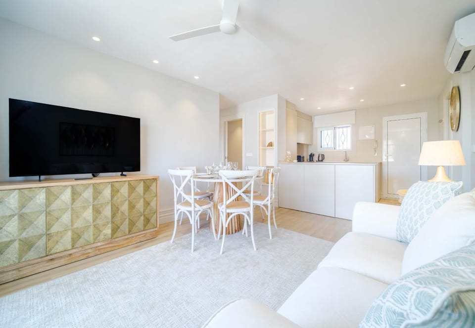 Communal lounge/ TV room, Living room