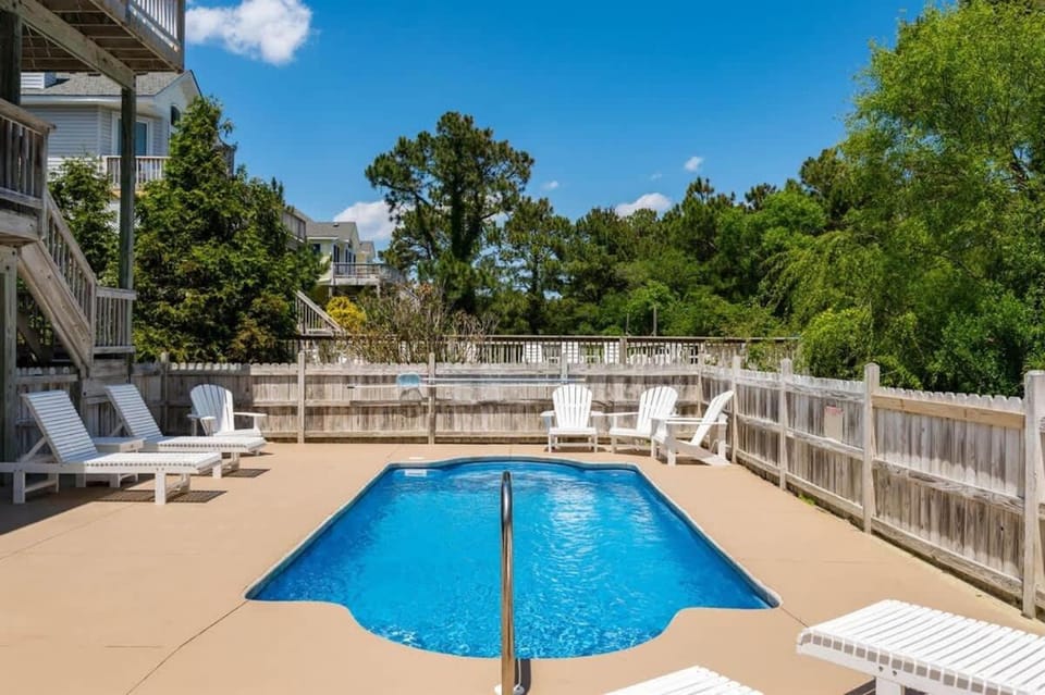Heated Pool Hot Tub and 6-Min Walk to Beach House in Corolla