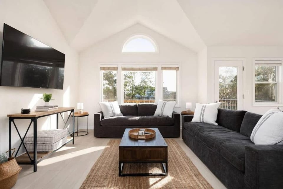 Heated Pool Hot Tub and 6-Min Walk to Beach House in Corolla