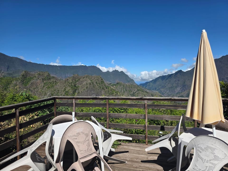 Gîte les Portes du Taïbit dîner et petit déjeuner compris Bed and Breakfast in Réunion