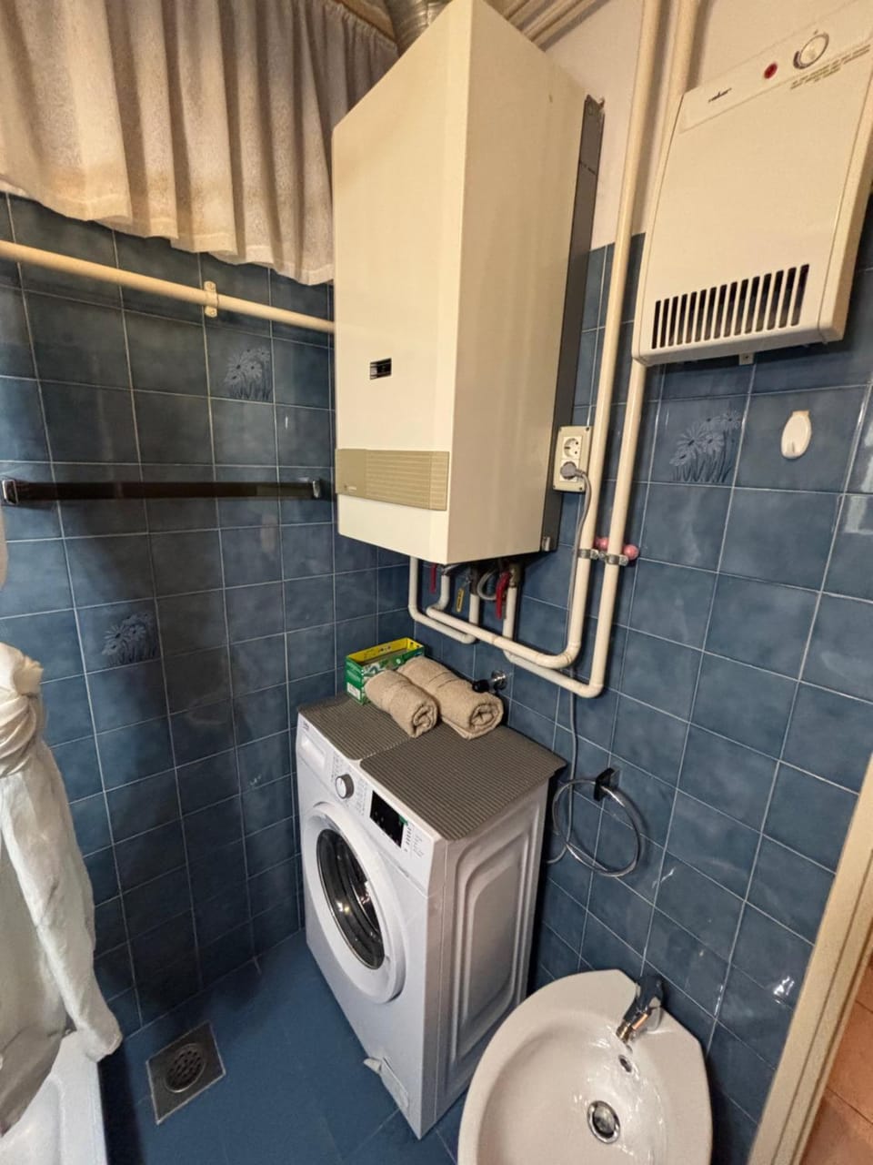 Bathroom, washing machine