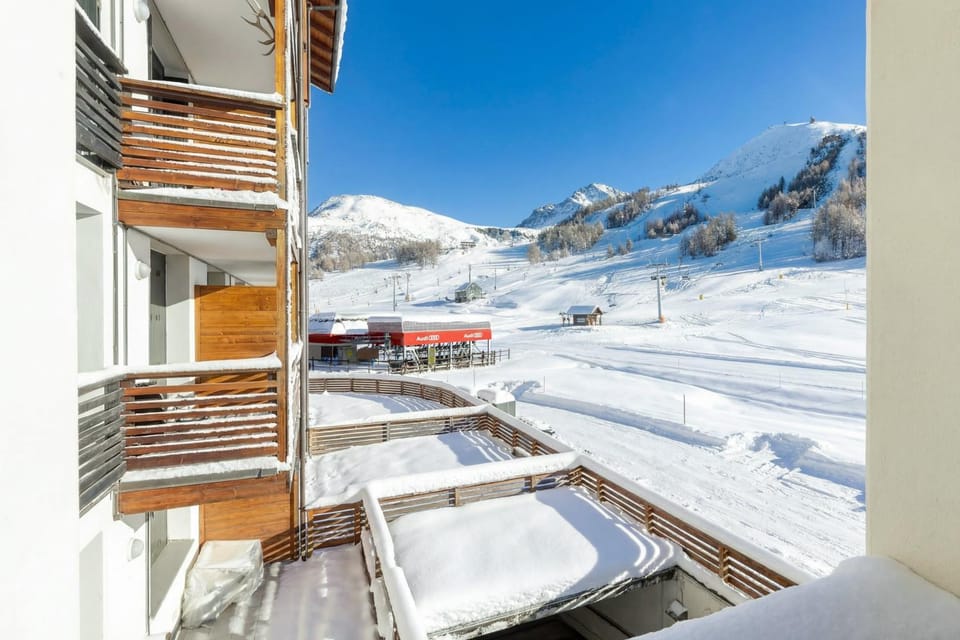 Hostdomus - Sestriere Alpine Escape Apartment in Sestriere