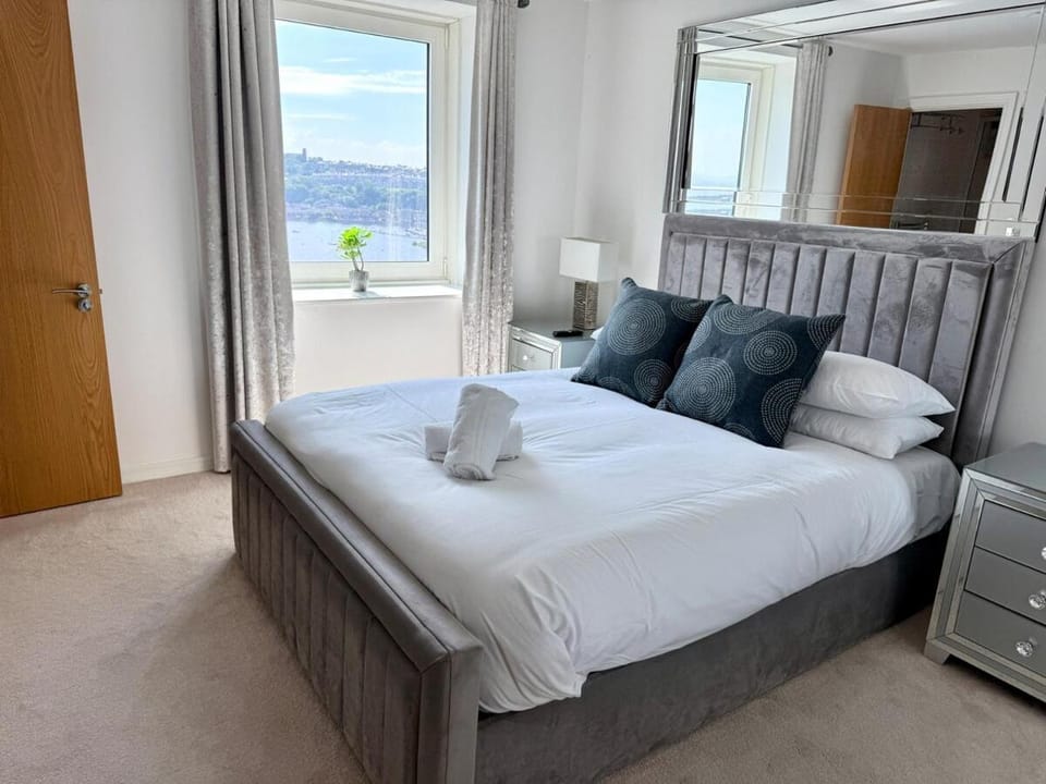 Bed, View (from property/room), Photo of the whole room, Bedroom, towels