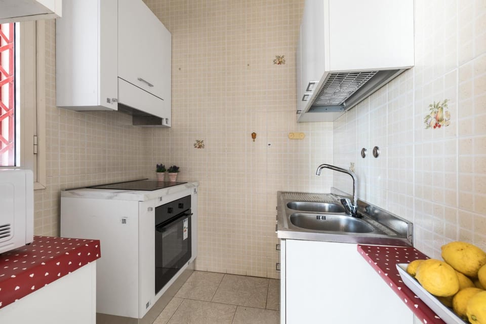 Kitchen or kitchenette, oven, stove