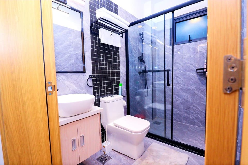 executive living apartment with fully equipped gym heated swimming pool private parking space, child playground area and amazing scenic views Apartment in Nairobi