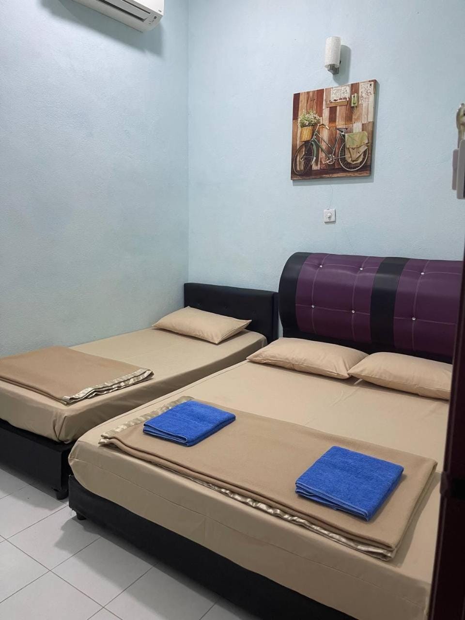 Bed, Photo of the whole room, Bedroom, air conditioner