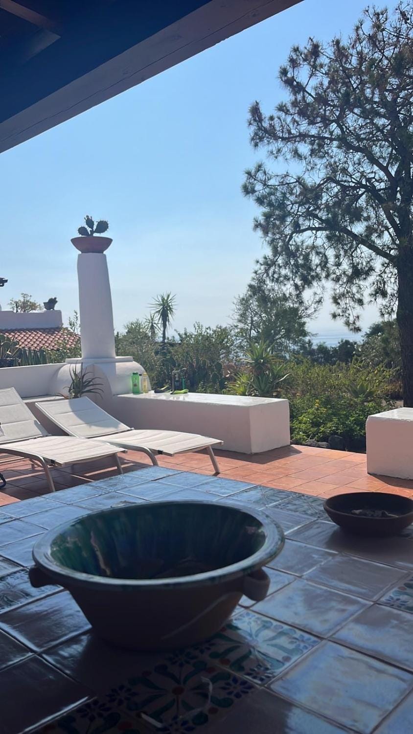 Patio, Day, Garden, View (from property/room), Balcony/Terrace, Living room, Seating area, Garden view