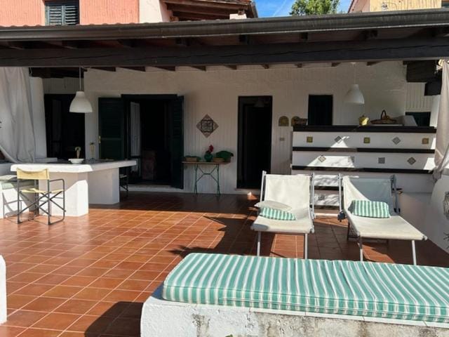 Patio, Day, View (from property/room), Balcony/Terrace, Living room, Seating area, Dining area