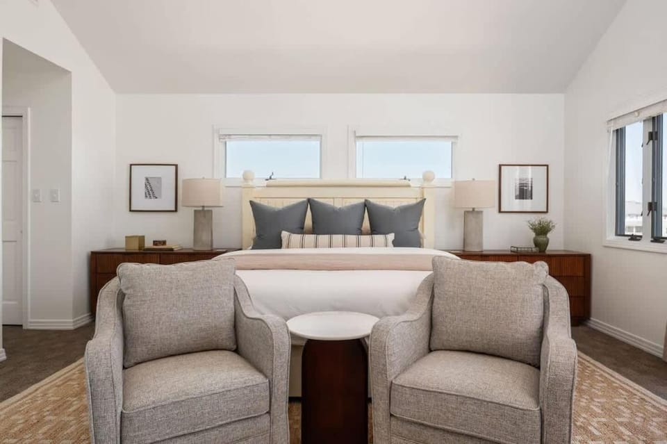2Min Walk to Beach Private Pool & Hot Tub House in Corolla