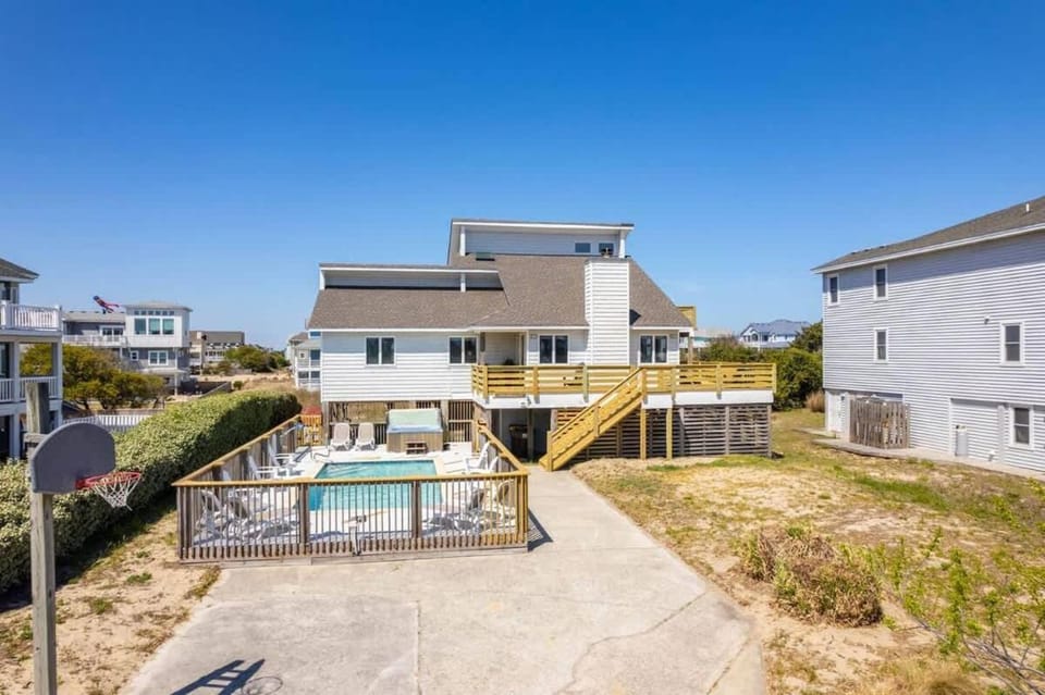 2Min Walk to Beach Private Pool & Hot Tub House in Corolla