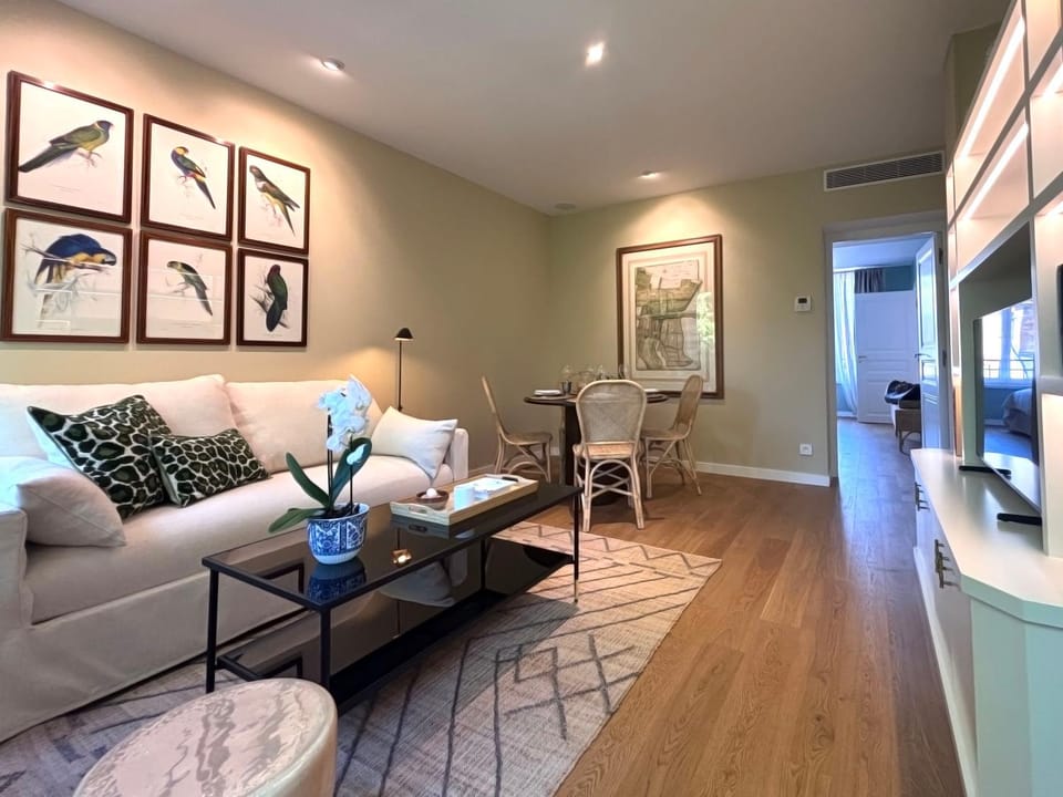 TV and multimedia, Living room, Dining area