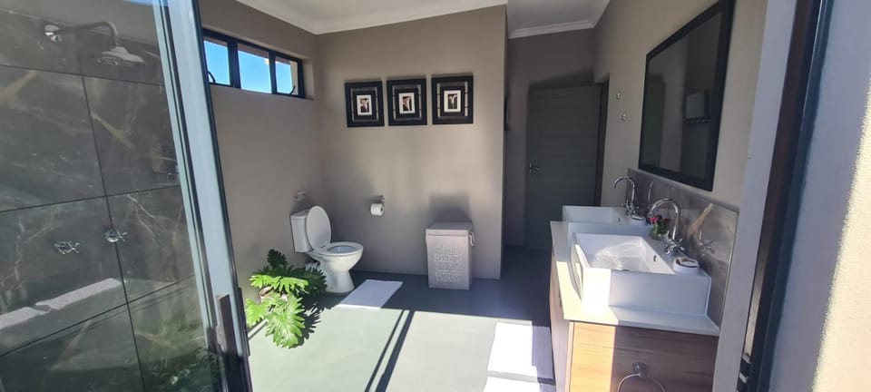 Waterfront Cottage 121 Apartment in North West, South Africa