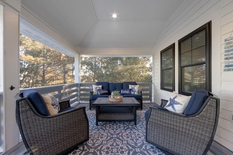 Saltwater Pool Outdoor Bar & 5 Min Walk to Beach House in Corolla