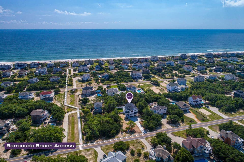 Saltwater Pool Outdoor Bar & 5 Min Walk to Beach House in Corolla