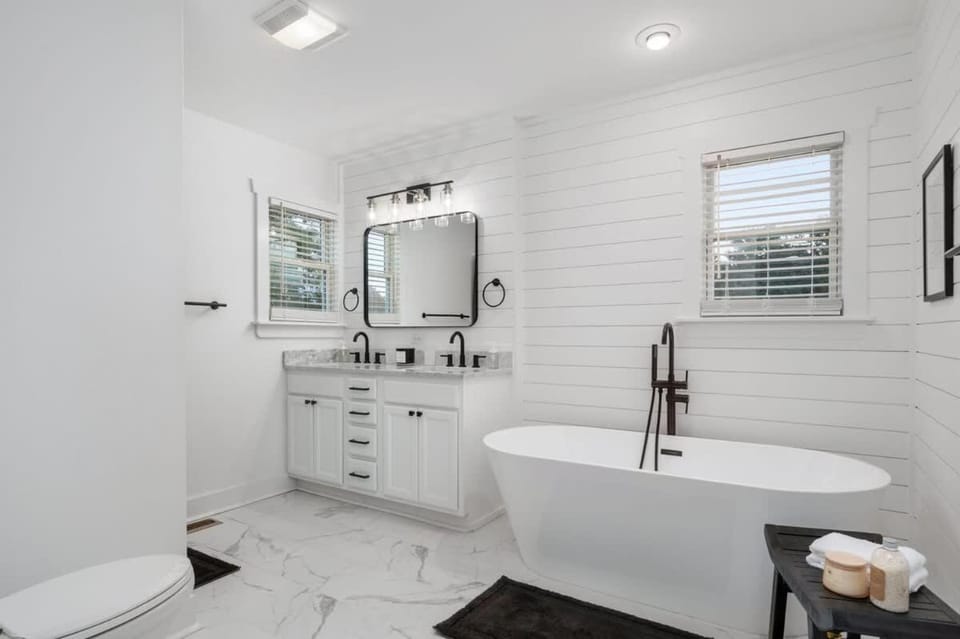 Flexible Stays & Hot Tub House in Kill Devil Hills