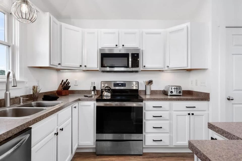 Flexible Stays & Hot Tub House in Kill Devil Hills