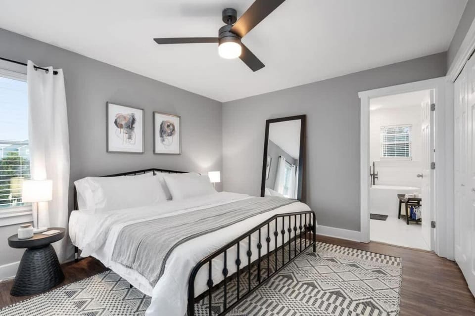 Flexible Stays & Hot Tub House in Kill Devil Hills