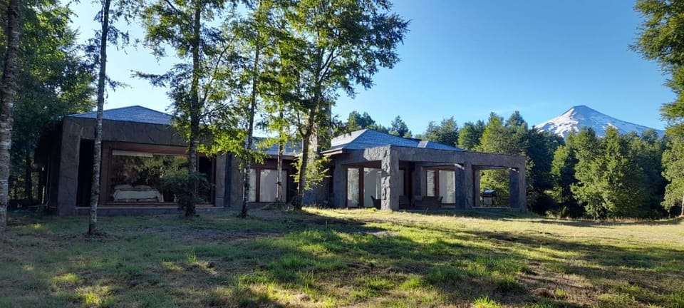 CLARO DE LUNA Luxury Lodge & Guest House Hotel in Pucon