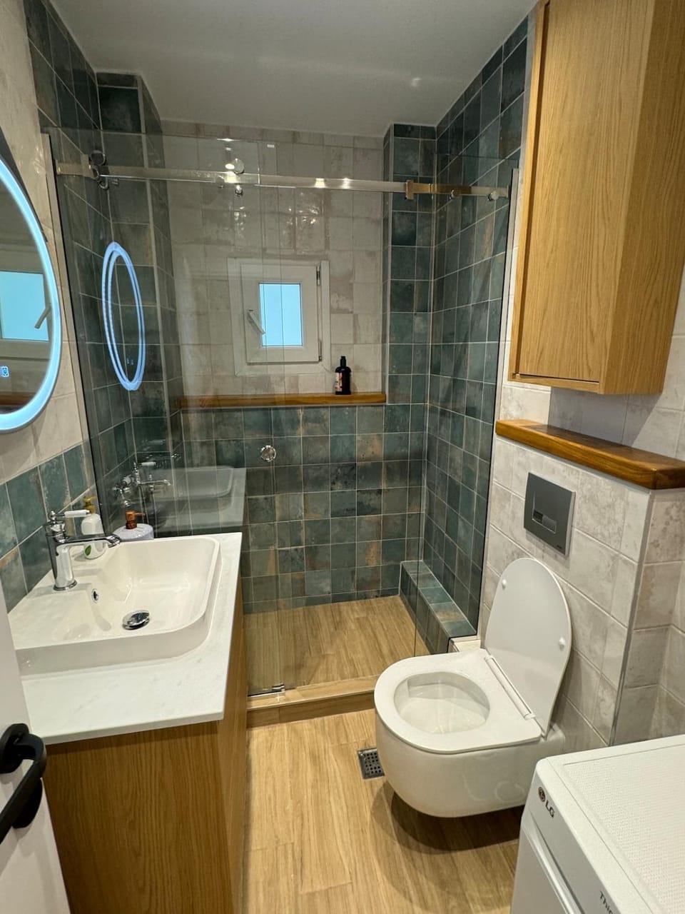 Shower, Toilet, Bathroom, Bath, towels