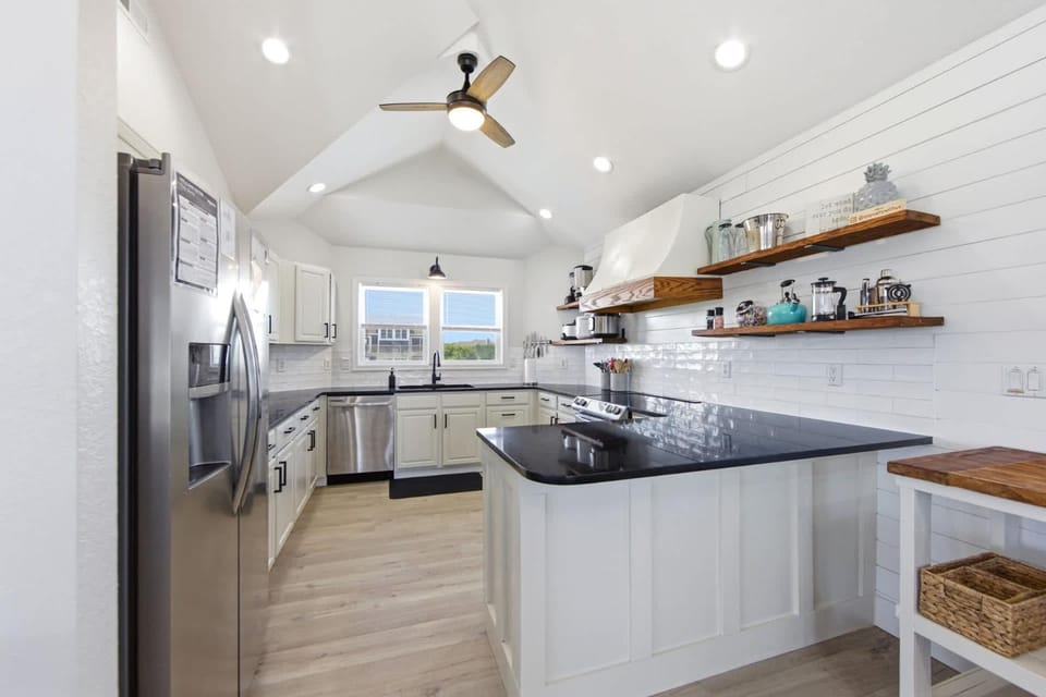 Heated Saltwater Pool Hot Tub 5Min Walk to Beach House in Corolla