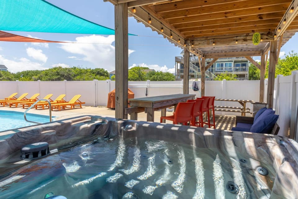 Heated Saltwater Pool Hot Tub 5Min Walk to Beach House in Corolla