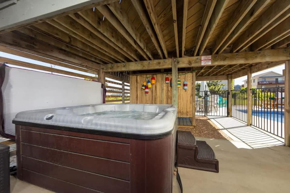 Private Pool Hot Tub and 4Min Walk to Beach House in Kill Devil Hills